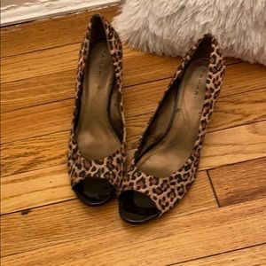 Tahari wedge comfortable shoes!